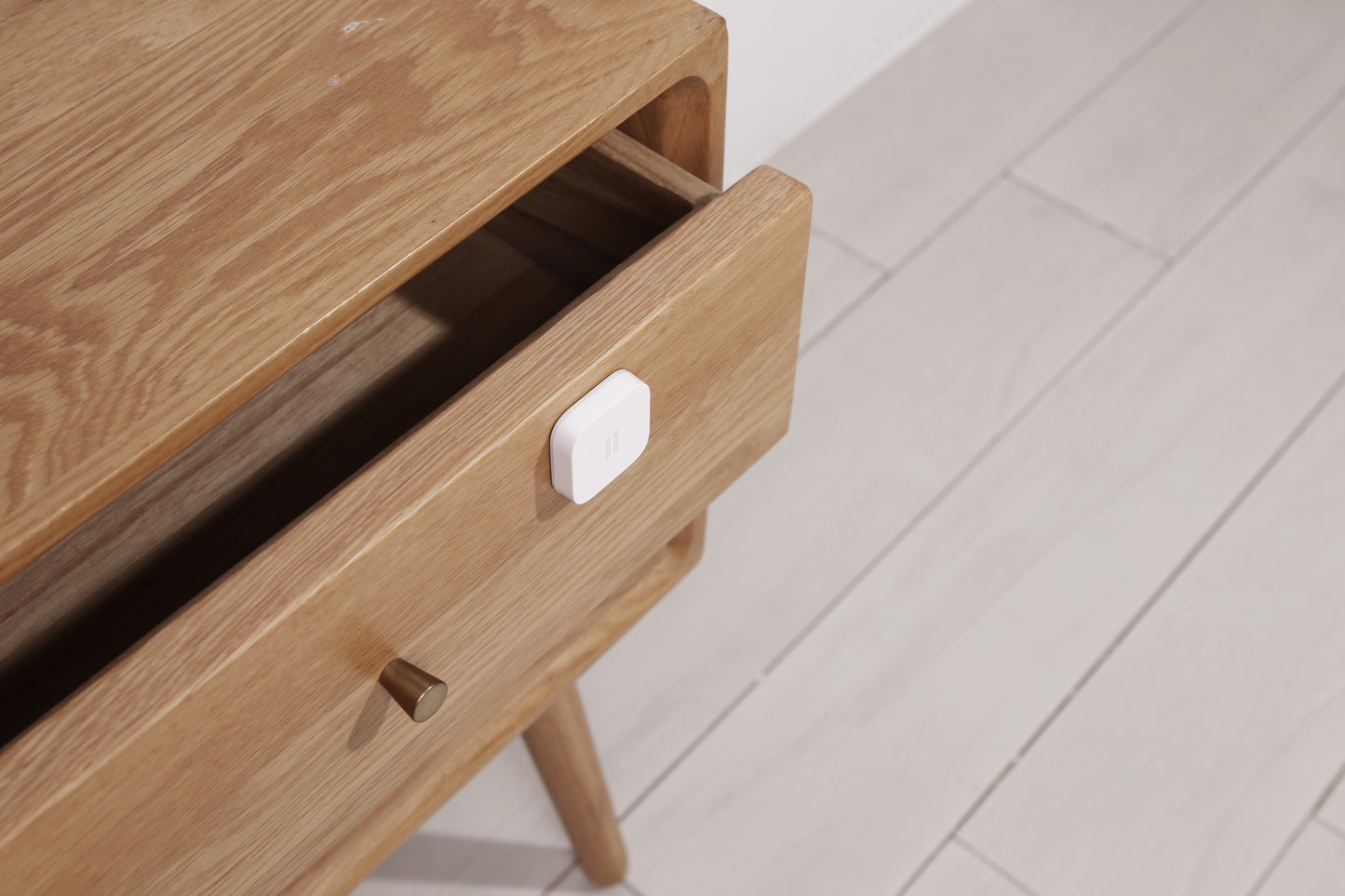 Senzor Vibrație Smart AQARA T1, Zigbee 3.0, Detectare Vibrații & Înclinare, Alarmă & Notificări, Compatibil Apple HomeKit, Automatizări Smart Home, Baterie CR2032 2 Ani