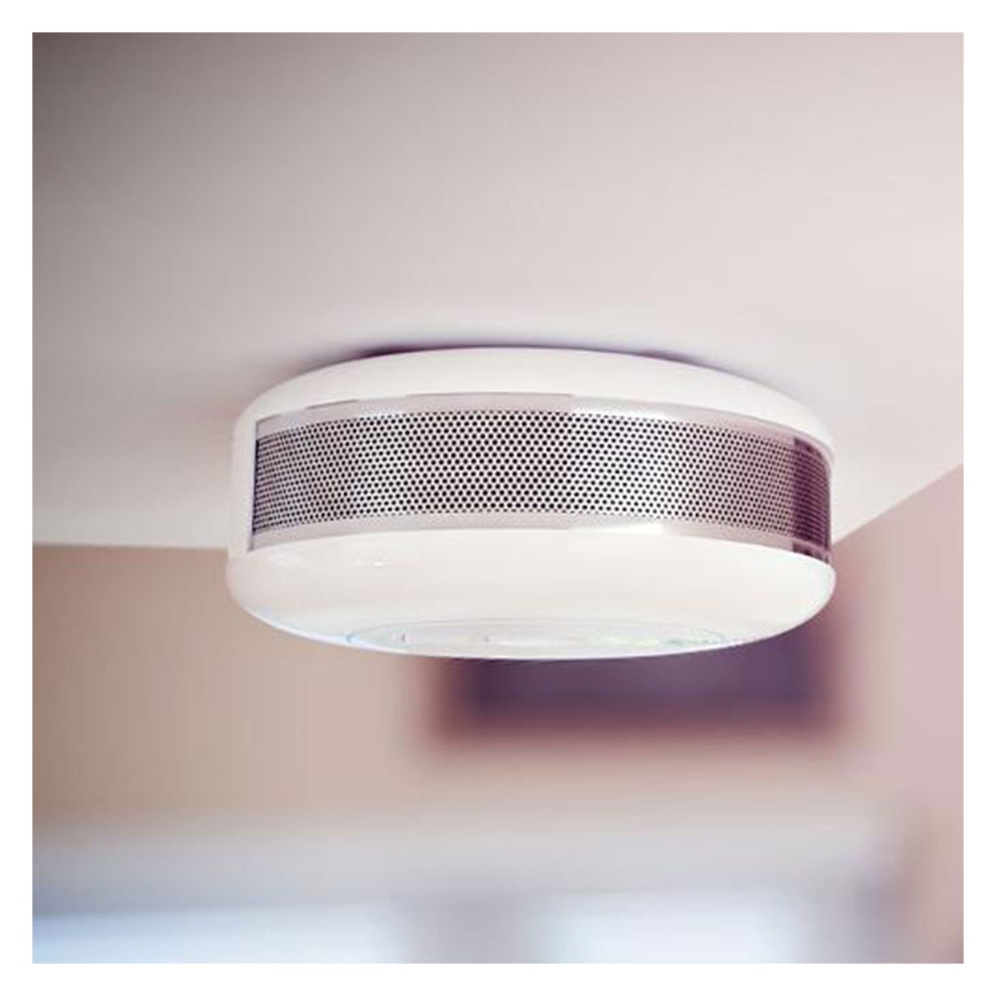 Detector Fum Smart FIBARO Smoke Sensor, Tehnologie Z-Wave Plus, Detecție Fum & Creștere Rapidă Temperatură, Sensibilitate Reglabilă, Instalare Plug & Play, Baterie CR123, Design Compact